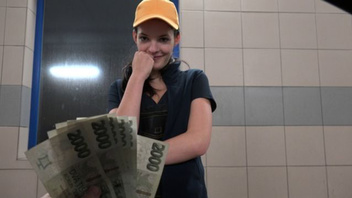 Девушке предложили пачку денег чтобы она переспала с парнем и она согласилась