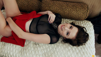 Страстный мужик заливает всю пизду своей любовнице которая пришла к нему в симпатичной красной юбочке