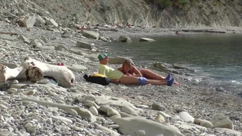 Русский  тревел - блогер встретил нудистку, публичный минет на пляже в Болгарии