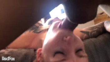 Русский романтический  секс в каюте корабля с татуированной худышкой