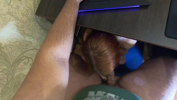 Русское,  когда я играю в Dota 2 моя тёлка строго под столом сосет член