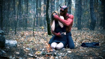 Молодая гадалочка была оттрахана демоном ночью в лесу