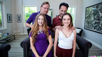 Два взрослых опытных мужика соблазнили на групповой секс двух юных красоток