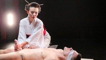 Молодая чешская красотка Ванесса Деккер наслаждается чувственным сексом