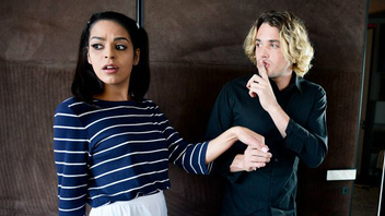 Сводные брат и сестра спрятались от всех и занялись жарким страстным сексом