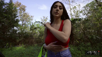 Молодой похотливый парень развел на секс незнакомую сексапильную девушку