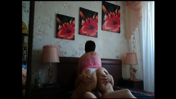 Русский   секс зрелой дамы с  любовником в позе наездницы