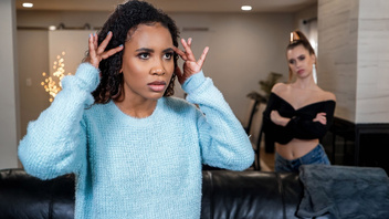 Молодая брюнетка заполучила сладкую киску своей темнокожей подружки