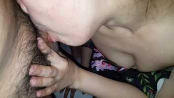 Соседка шлифует мой член