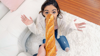 Страстная брюнетка Хармони Вандер трахнута в киску большим твердым членом