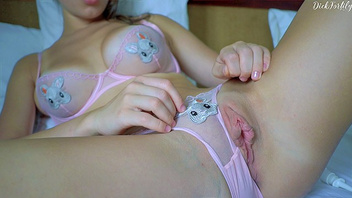 Горячая сочная киска кончает снова и снова