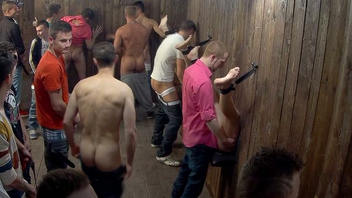 В чешском заведении парни могут от души потрахаться с незнакомками