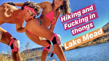 Сходим с ума в походе и трахаемся в стрингах на общественном озере