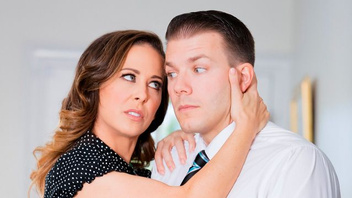 Чери Девиль обожает пускать в свою попку члены молодых парней