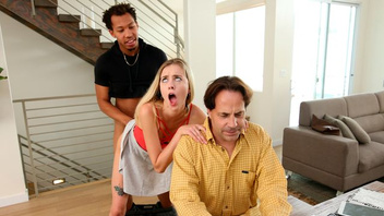 Хейли Рид принимает в себя длинный черный член горячего любовника