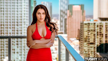 В аппетитную попку прекрасной Валентины Наппи проник длинный член