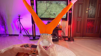 Пришлось прекратить играть в Nier Automata из-за этих горячих штанов для йоги