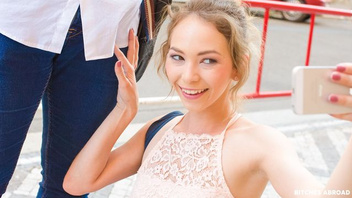 Молоденькая светловолосая красотка Ангел Смаллс получила член нового знакомого