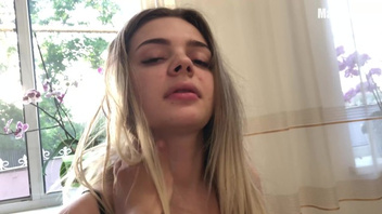 Трахнул мою университетскую соседку по комнате в первый раз