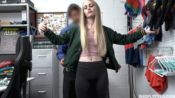 Охранник ебет молодую воровку, Эмма Старлетто (Emma Starletto)