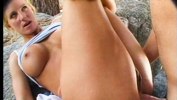 На  природе в три жаркие дырочки