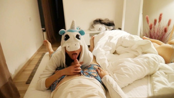 Сводная сестричка хочет пососать