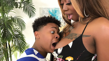 Пасынок и его жопастая грудастая мачеха, Виктория Кейкс (Victoria Cakes)