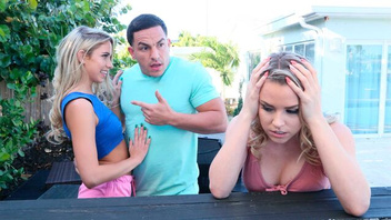 Двух блондиночек разводит на трахач