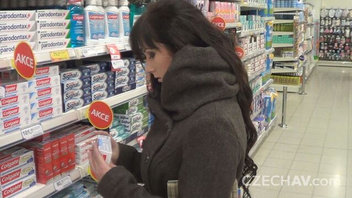 Домашка с брюнеткой, которая всегда готова трахаться