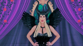 Зрелая сука всегда  любит ебаться