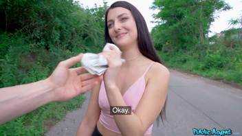 За деньги трахает  девушку в лесу, Кэти Роуз (Katy Rose)