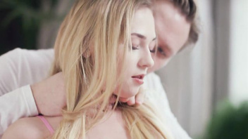 Молодая влажная любовница