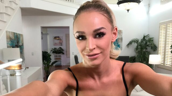 Угощает большим членом любительницу танцевать