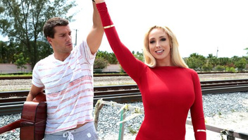 Его сиськастая блондинка  Оливия Фокс (Olivia Fox)