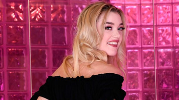 Тестирует Энни в рот и анальный  вход, Энни Аурора (Anny Aurora)