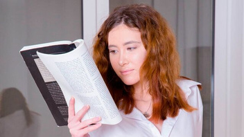 Грудастая жопастая сучка получает в анал, рот и пизду