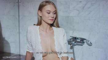 Красавица бреется в соло