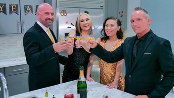 Их новогодний секс  вчетвером