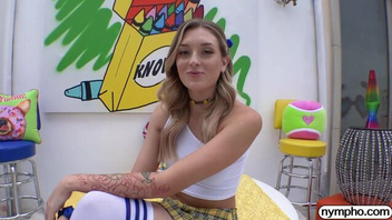 Лижет телке жопу и ебет пизду  членом