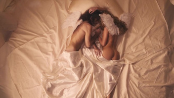 Страсть  парочки под  музыку