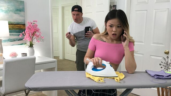 Разводит милашку на жаркий  трах