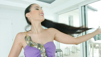 Брюнетка для жестко в ротик и мощно в пилотку