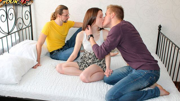 Отдал  девку дружку,  русская ебля