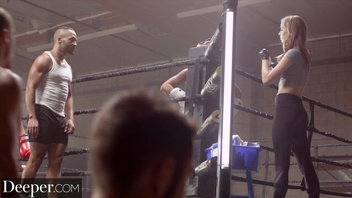 Боксеры  делят Хейли на двоих, Хейли Рид  (Haley Reed)