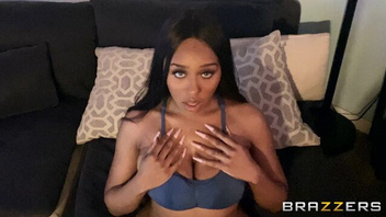 Член в черненькой жаркой  красотке