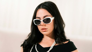 Встречается  с ним чтобы  ебаться