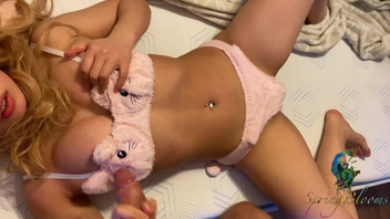 Будит  сводную сестричку  чтобы  выебать