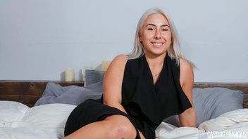 Хорошенько блондинке лижет, чтобы дальше мощно ее трахать