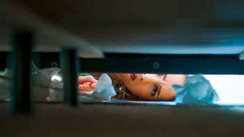 Сводная сестричка хочет мощно  поебаться