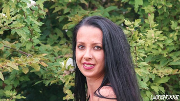 На природе натягивает французскую крошку